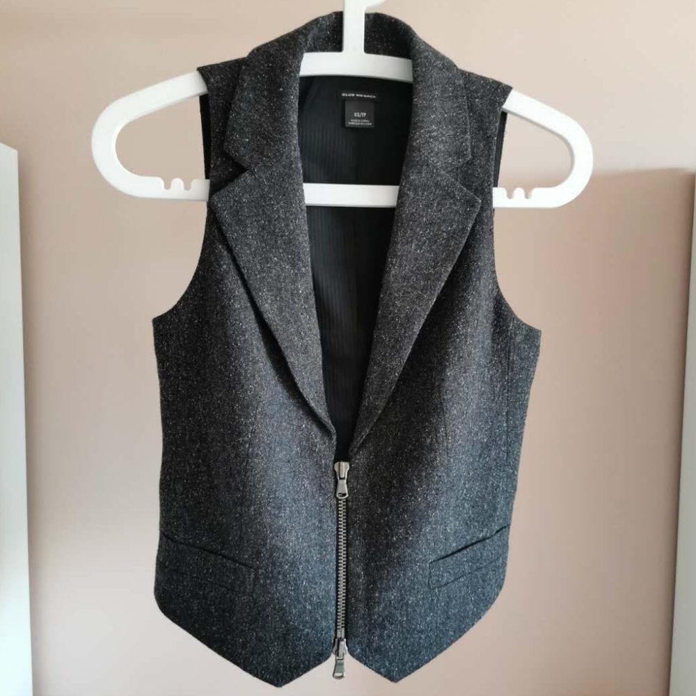 Club Monaco vest